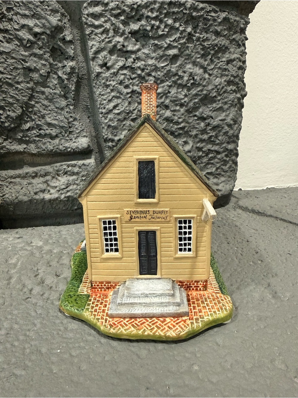 Williamsburg LANG Durfey Shop Colonial Village Figurine 2004